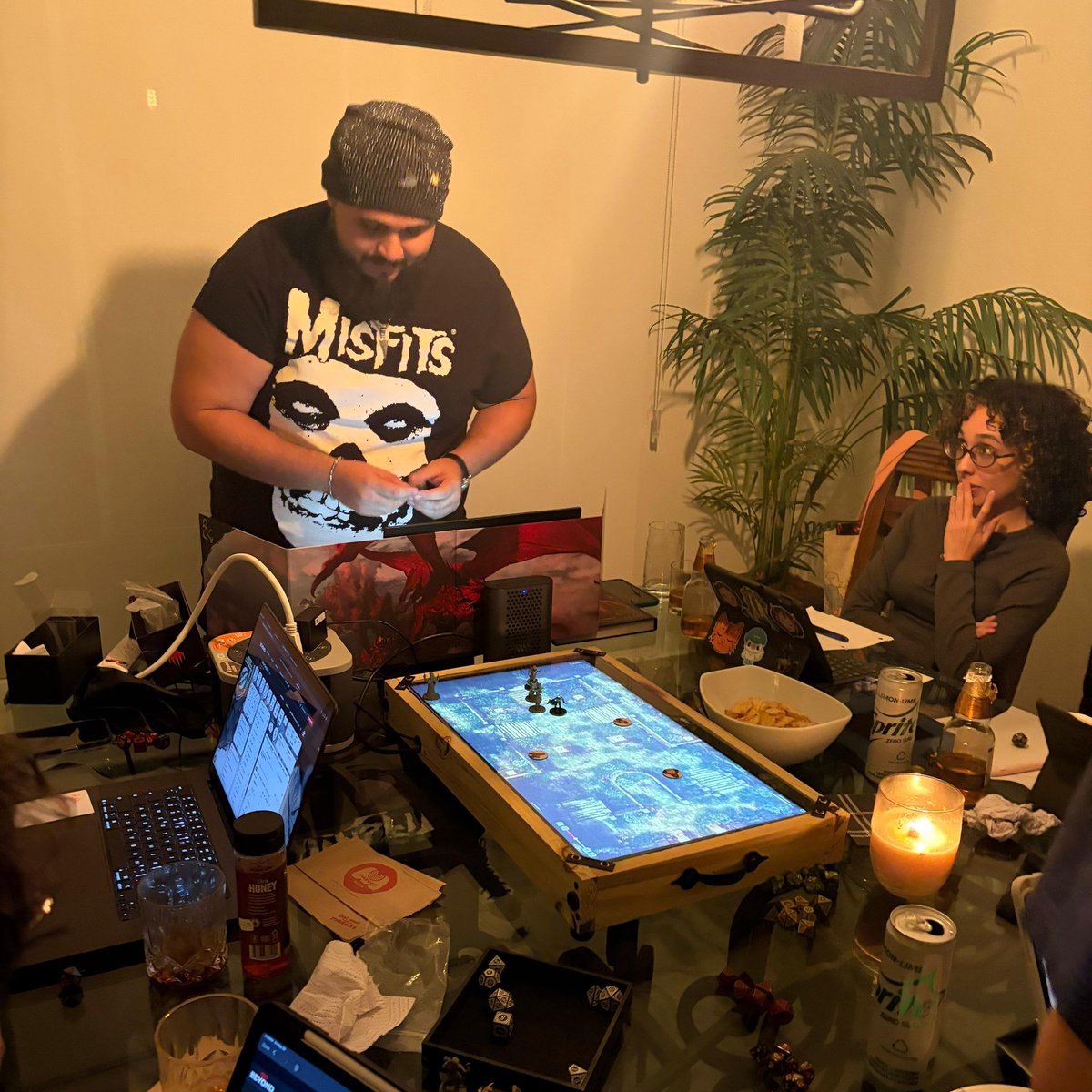 ConstantlyCesar's tweet photo. Played a fun one shot with my lovely friends https://t.co/NC1FPFdIhg