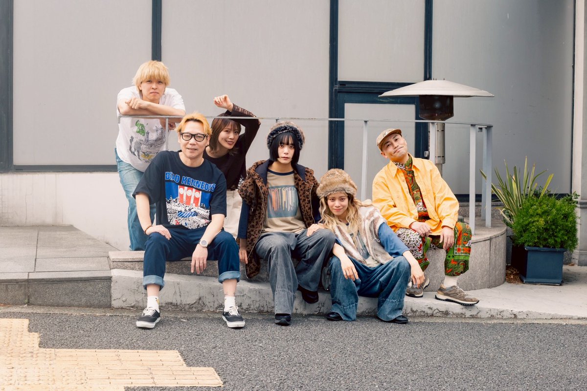 tribu_syo's tweet photo. 【感謝】
改めて5/30(土)西永福JAM『Tribu 10th Anniversary こころ踊る対バン！』
ご来場いただき誠にありがとうございました！
当日現地＆配信でご覧になった方はお分かりかと思いますが無茶苦茶盛り上がりました！！！！
制作者としてはバンド×アイドル企画としてくぴぽ×色々な十字架企画『綺羅綺羅』以来の手応えを感じています🔥

ですので余韻がすごいので調子に乗って今回の企画の経緯を書きたいと思います。笑
まず昨年BABYTANTSという類稀なる双子ユニットに出会い、そのサウンド、歌、熱量に感銘を受け絶対にバンドと対バンさせたいなと考え、ただよくある「バンドセット」ではなく、しっかりとした「バンド」として出てもらいたく、
自分の中で最高に相性の良いと考えていたヒダカさんのバンド「THE STARBEMS」にこの日限定でBABYTANTSとバンドを組んでほしいと頼みそれを快諾いただきました。
次に「対バン方式」のバチバチな企画でと考えた時にすぐGREAT MONKEYSが浮かび、彼女たちに合う、それもちゃんと相乗効果を産みそうなバンドを考えた時に愛すべき町田のPURE POP PUNKバンドまなつに声をかけました！
そうしてバンド×アイドル×バンド×アイドルという化学反応バチバチな構図が完成しました！

個人的に何より嬉しかったのが各出演者のお客さんが自分の推し以外の全出演者のライブでも無茶苦茶盛り上がってくれたのが泣きそうになるほど嬉しかったです！
それは終演後出演者みなさんも口を揃えて言ってましたよ！
やっぱりファンはアーティストの鏡！
ファンを見ればアーティストの本質がわかる！
なのでこの日あの場所にいてくれた全ての人たちは本当に素晴らしい人たちです！
本当にありがとうございました！
またバンド＋アイドル＝スペシャルバンド企画は必ずやりますのでご期待ください🔥

⬇️⬇️⬇️⬇️⬇️⬇️⬇️⬇️⬇️⬇️
もしお時間ある方は配信アーカイブがありますので是非に🙇
https://t.co/v1BY6NmdcN