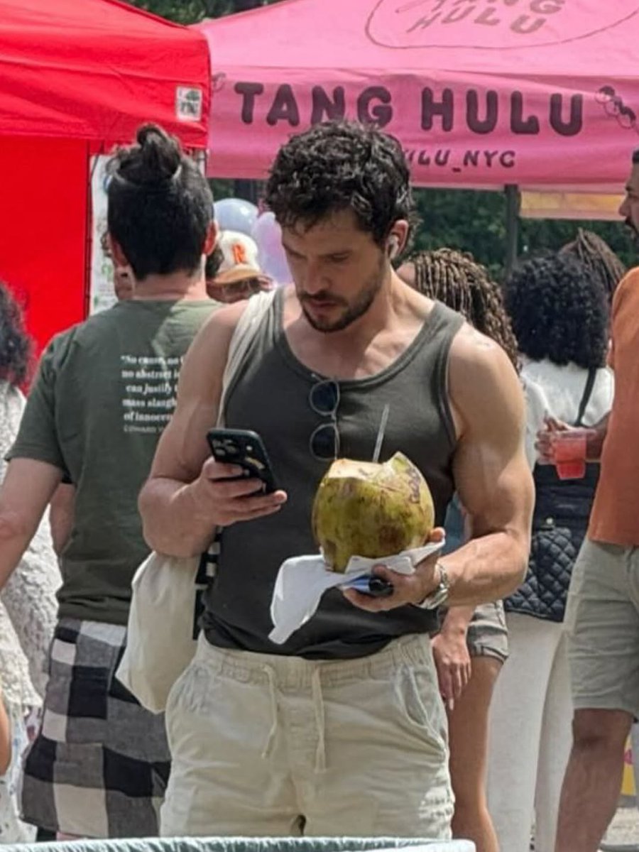 BestofKitH's tweet photo. NEW 📸 Kit Harington spotted recently via @deuxmoiworld. https://t.co/Wi4MysV87h