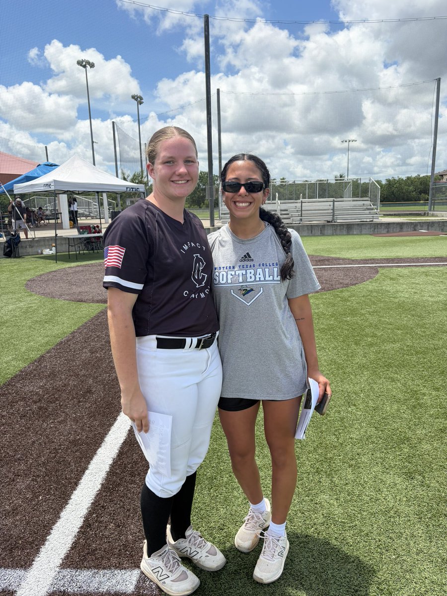 2028audrey's tweet photo. Thank you @SanJacSoftball, @TAMUSanAntonio, @wtcsoftball, and  @ACRunnersSB for coming out to watch our practice in this hot weather! https://t.co/n12yJZzALq
