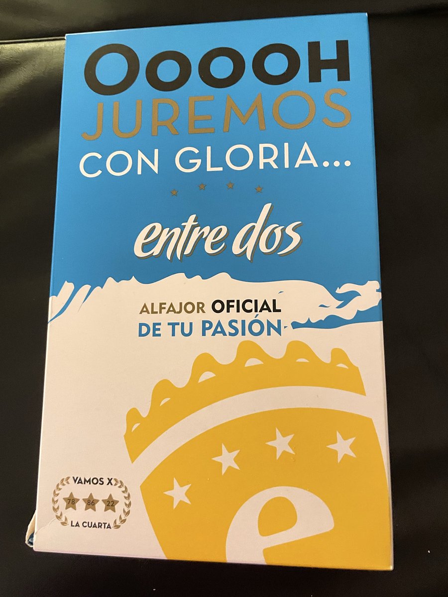 pilylule's tweet photo. me regalaron alfajores onda mundialistas #entredos https://t.co/iX1WvEZpb0