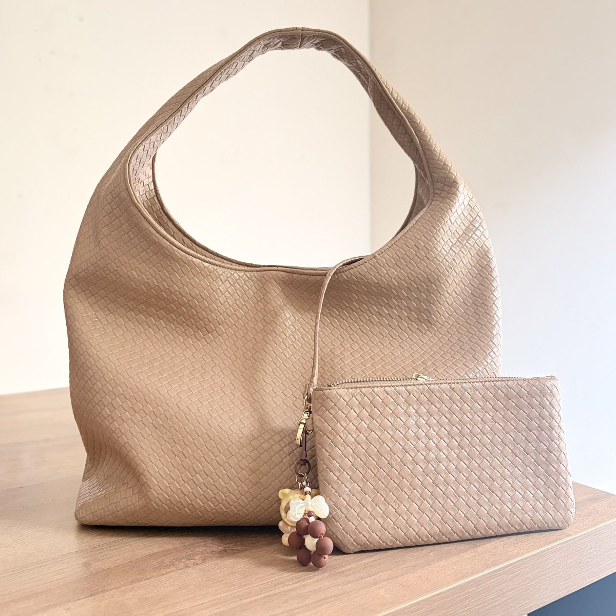 seenbycimi's tweet photo. @ohmy_beautybank pengalaman pribadi pake tas ini sih bisa muat bnyak barang. Apalagi ada pouch kecil ddlmnya 

https://t.co/m8rNf4ka5B https://t.co/IZAIkE0bRR