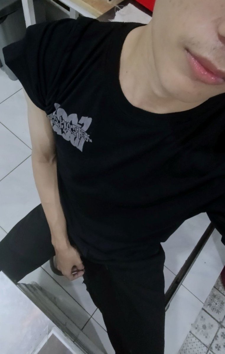 KysshloI16540's tweet photo. Dipangku ato Memangku 🤐?
#gaymedan https://t.co/MLlbiNLfRR