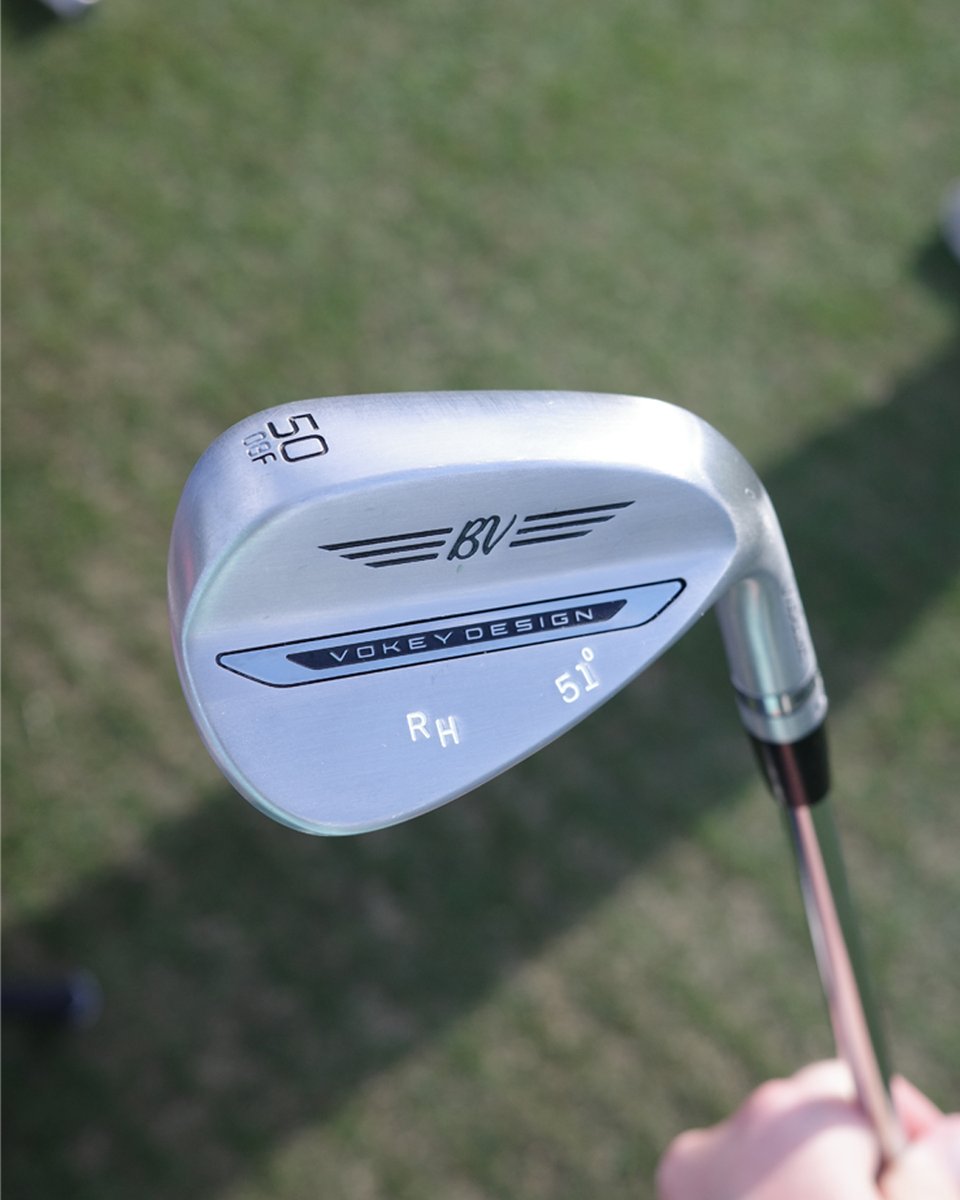 VokeyWedges's tweet photo. 134 yards ➡️ 4 feet 10 inches ➡️ playoff-clinching birdie.👌
@russhenleygolf and #SM11 met the moment at Colonial Country Club – he hit his approach tight on the first playoff hole and rolled in his putt to win the @CSChallengeFW.
See the the full SM11 setup he trusted to take home PGA TOUR win No. 6. ⬇️