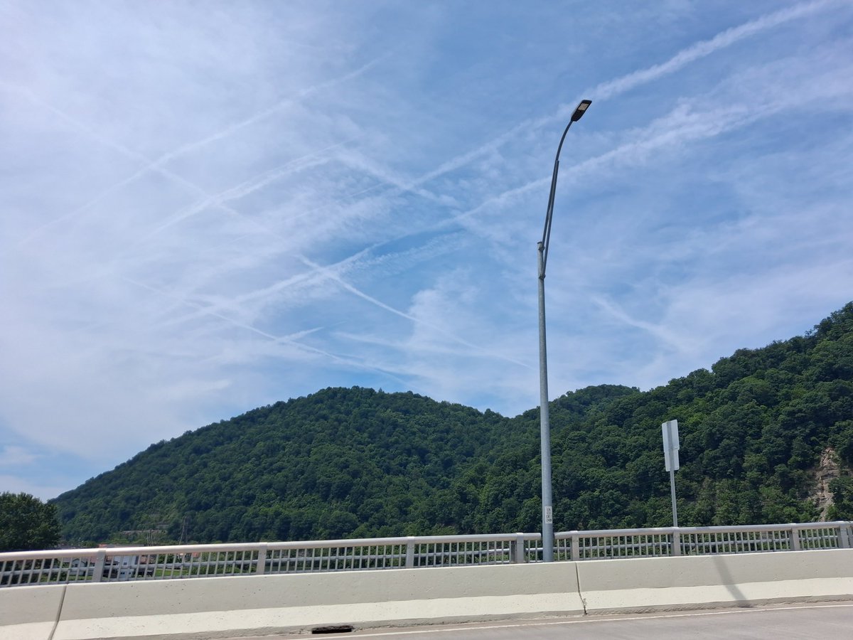 WV_Skywatcher's tweet photo. Montgomery Wv 1:45pm. What a nice grid pattern they have on the edge of the blowout of chemtrails. Making sure they were blocking out the sun and where it was going. Hey , who controls the weather controls the world! ๐คข๐คฎ #wedonotconsent #blockthesun #geoengineering #poisonsky https://t.co/MbfLQHLd8Z