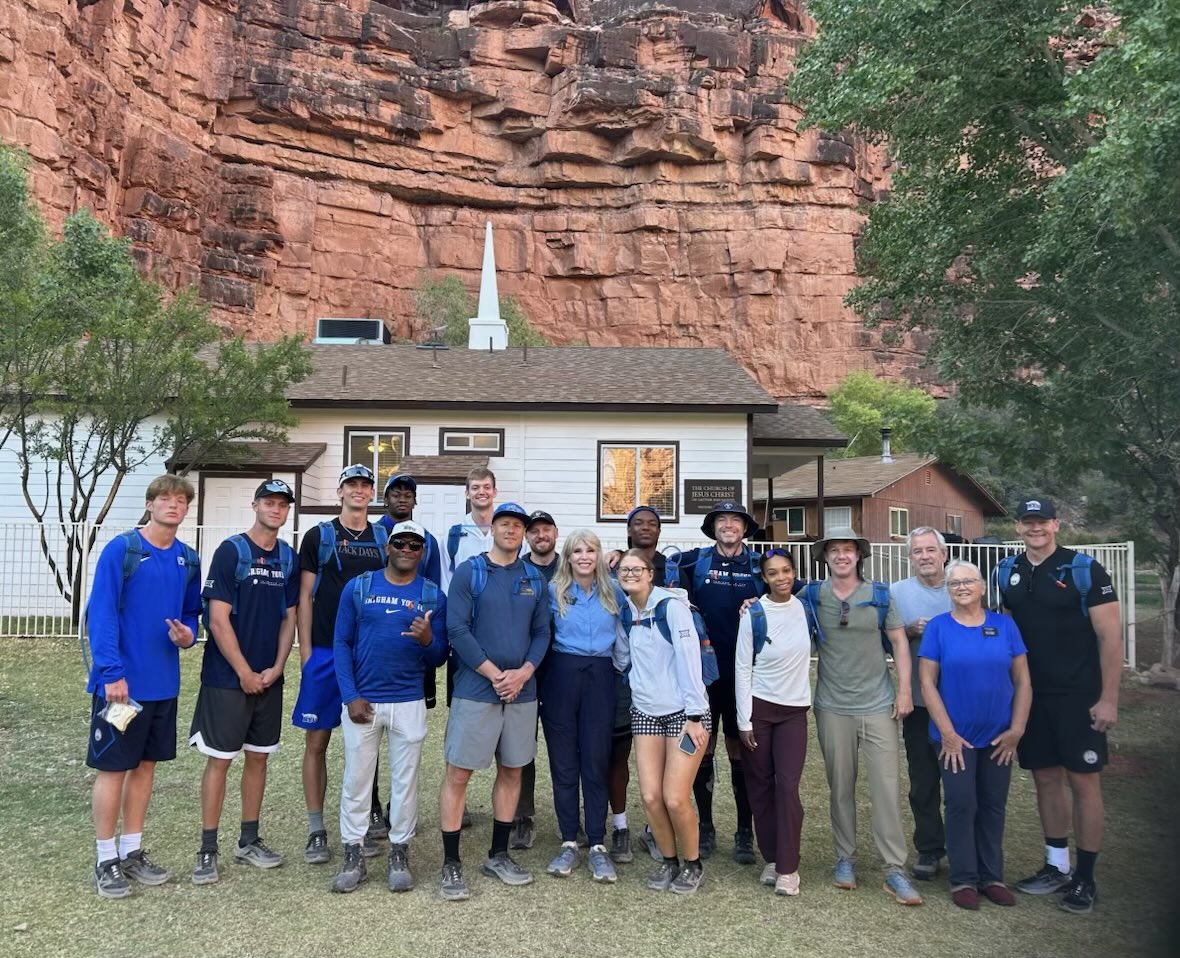 robertwr1ght's tweet photo. BYU support system is special had a great last two weeks super grateful 💙💙 #gocougs https://t.co/iyXRc6MLhK