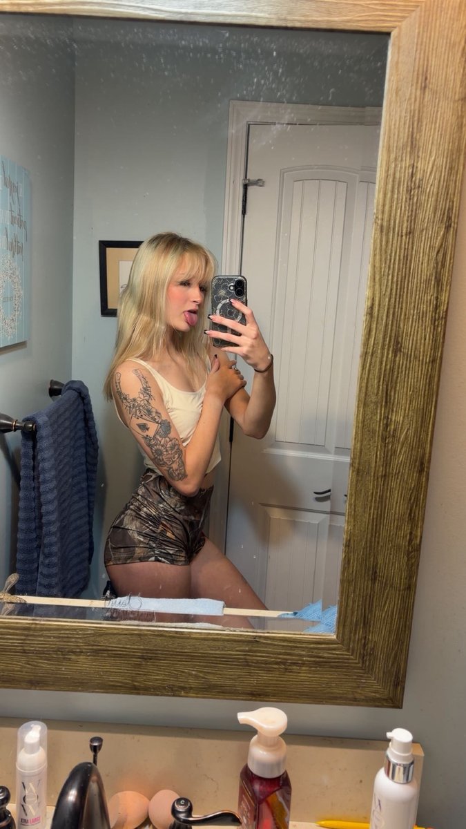 sunnylush_'s tweet photo. describe me in 1 word https://t.co/fI8Eu4g2jH