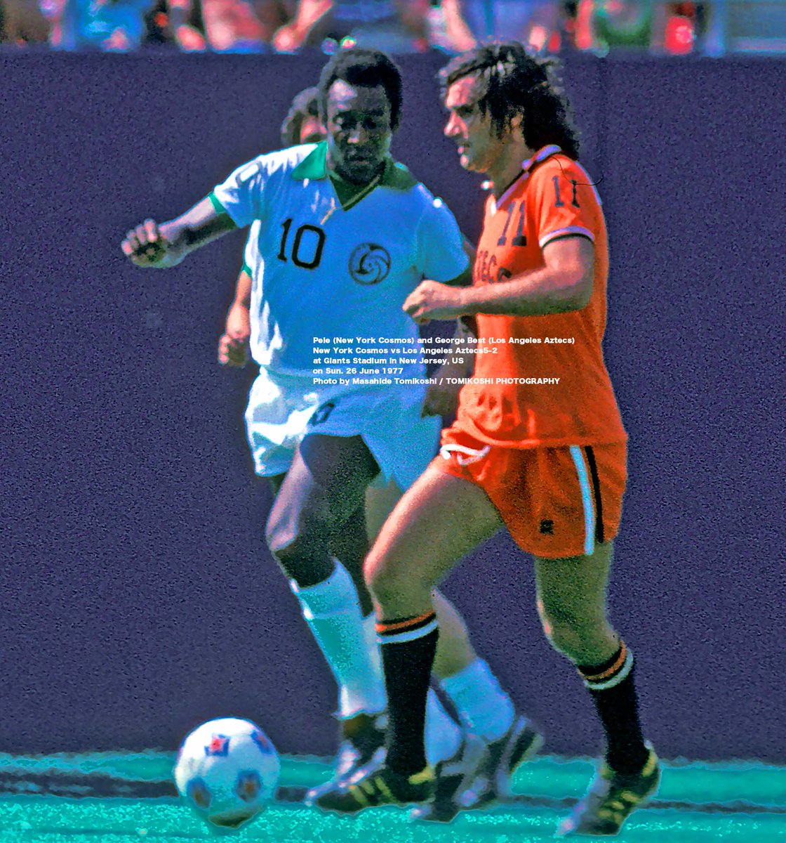 tphoto2005's tweet photo. Pele (New York Cosmos) and George Best (Los Angeles Aztecs) 
New York Cosmos vs Los Angeles Aztecs5-2
at Giants Stadium in New Jersey, US  on 26 June 1977
Photo by Masahide Tomikoshi / TOMIKOSHI PHOTOGRAPHY https://t.co/ARlSdTM9jx
