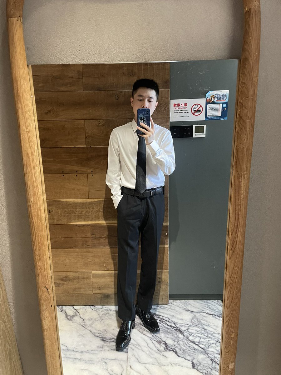 LinSen0908's tweet photo. 儿童节快乐（小孩穿大人衣服） https://t.co/pT3xf3C05f