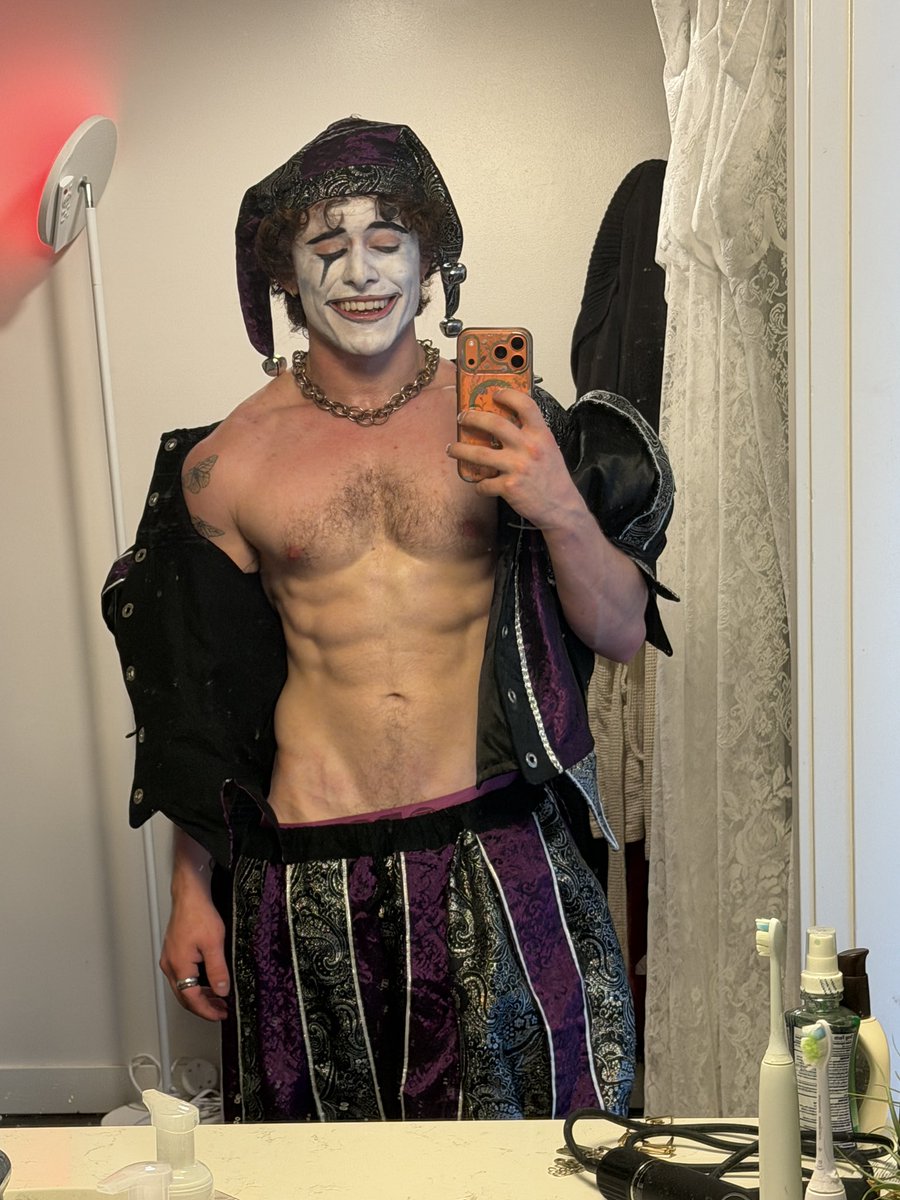 Anubace's tweet photo. Sweaty Jester https://t.co/BVPgK9c3Tz
