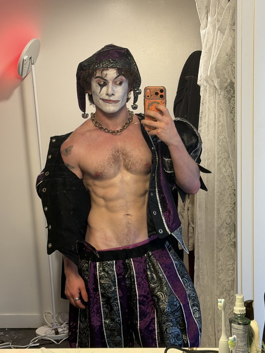 Anubace's tweet photo. Sweaty Jester https://t.co/BVPgK9c3Tz