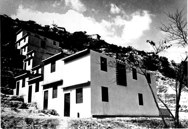 cano_jor's tweet photo. @GenkidamaVe Recordatorio de que en 1984, el gobierno que hacía 9 años había transformado el Banco Obrero; la constructora estatal, en una entidad incapaz de hacer urbanismos como en antaño, decidió experimentar en hacer "Barriadas Premium" para no gastar nada en vivienda social. https://t.co/qseR0QGptd