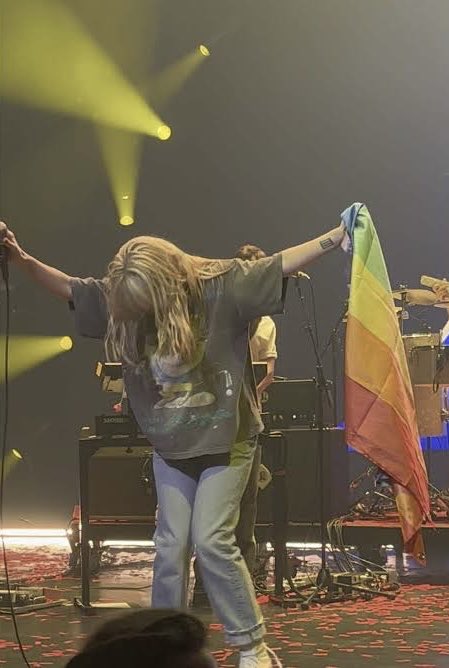 nvrfeltsoglum's tweet photo. HAPPY PRIDE MONTH EVERYONE🌈🫶🏾 https://t.co/fKCwZgFzKP