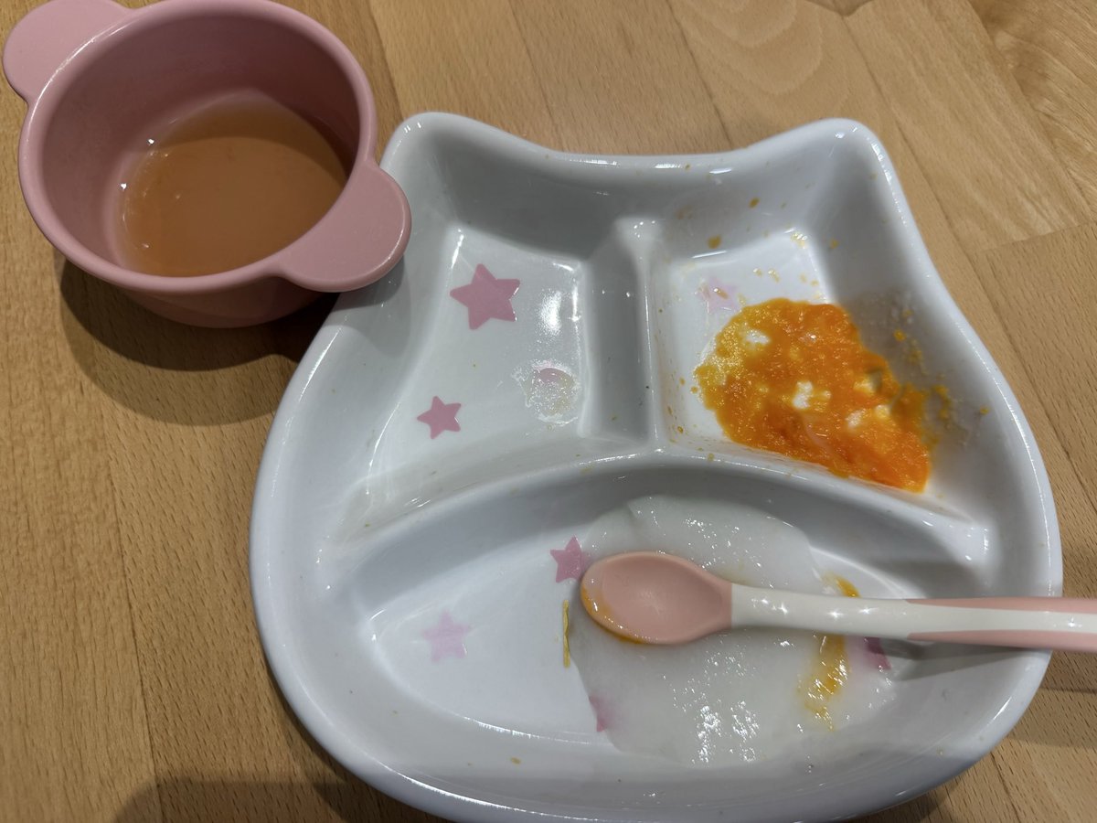 vz_dqq's tweet photo. きままな離乳食記録11日目
おかゆ15ml
ニンジン15ml

🥕は単体であげると微妙な顔してたけど、お粥と混ぜたら何とか完食！
おかゆは好きそうやな？明日からおかゆは15ml×２でも良さそう🥺

少なくともカボチャよりはにんじん食べてくれた！！

麦茶は好きそうでわんちゃんコップ飲みいけそうwww https://t.co/usoGYd2WVH
