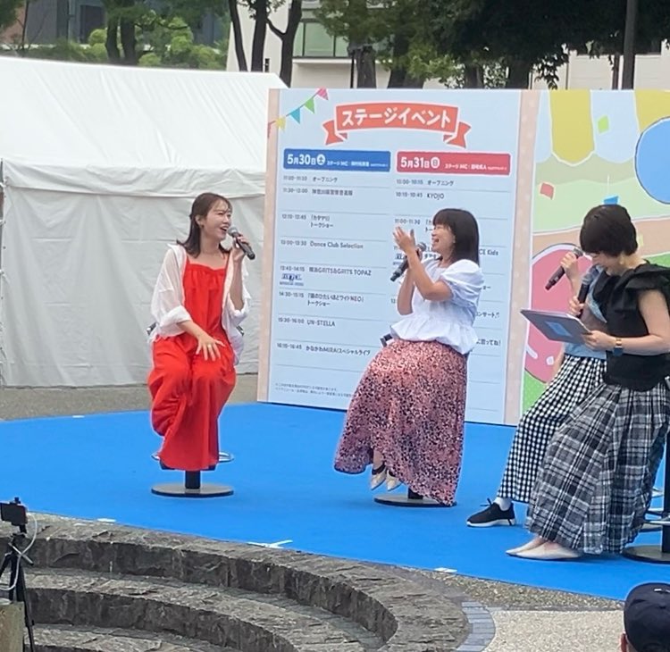 karikawanna's tweet photo. カナフルTVトークショーありがとうございました！！
いつも見てますとお声がけ頂けて、とても嬉しかったです☺️🙏
中々みなさんと直接お会いする機会が少ないので、本当に貴重な日でした🥹✨
引き続き毎週日曜日18時〜
tvk「kanaful TV」よろしくです🌸

娘が初めてマイクを持つママを見ました👶 https://t.co/9hlfEsbwhe