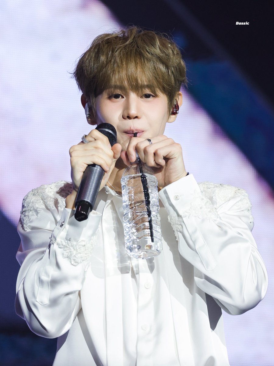 bassic105's tweet photo. 260530 < Fade In > in SEOUL DAY 1

참 귀여운 생명채....

#양요섭 https://t.co/LxfelIzt9X