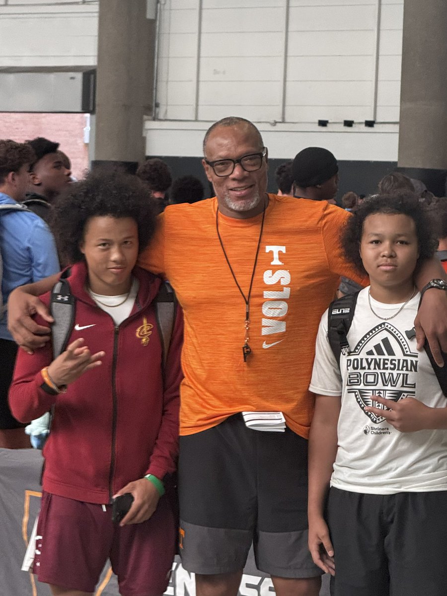 isamuthebadger's tweet photo. Had a tremendous camp with @Vol_Football @WilliamInge1 @DeRailSims @coachjoshheupel and staff repping @alcoafootball @AlcoaLine @briannixalcoa @2HYPEsports @PrepRedzoneTN @Coach_MikeRob @joeray36 @SDSports @CoachTylerFunk @JJKilgore_SDS @polynesiabowl @USArmyBowl @ArmyBowlCombine #AGTG #football  #UANEXT #athlete #GBO