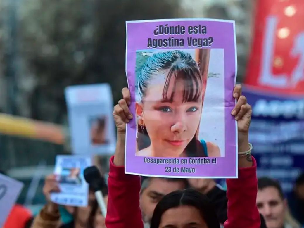 NancyAlmada's tweet photo. El caso de Agostina Vega destapó la miseria más profunda del Gobierno de Córdoba. Mientras una familia de B° General Mosconi pedía auxilio desesperada, el Ministro de Seguridad y el Gobernador @martinllaryora armaban un show político y futbolístico. Hilo abierto. 1/11👇 https://t.co/Zz2HZLLlXm