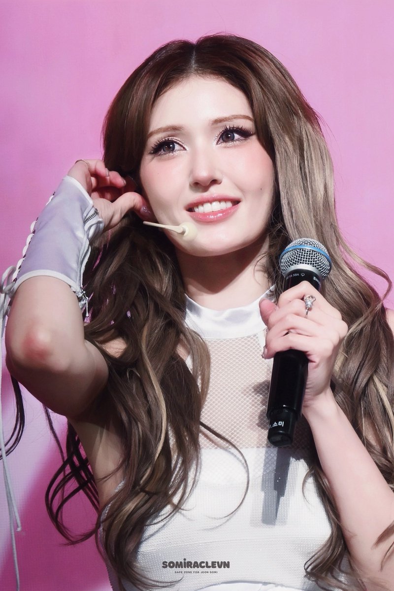 SomiracleVN's tweet photo. 260531 IOI LOOP DAY 3

💕

#전소미 #JEONSOMI #아이오아이 #IOI https://t.co/gjLt9ldSaR