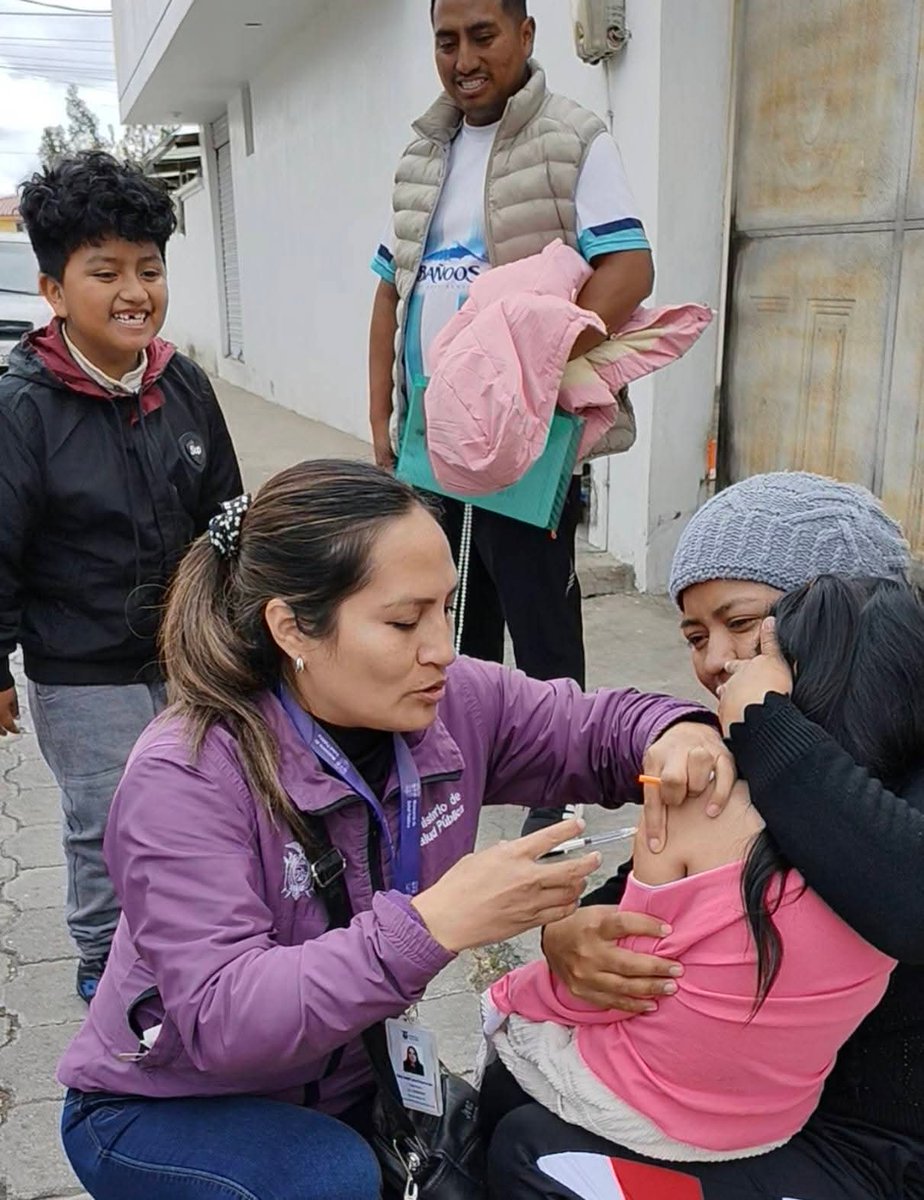 DPS_Cotopaxi's tweet photo. #Pujilí | Brigadas de vacunación estuvieron en plazas, mercados, y barrios para aplicar la vacuna del esquema regular a niñas, niños, adolescentes, y adultos en el Vacunatón 2026.

📢 Recuerda👇 
¡Acuede al Centro de Salud más cercano! 🏥 la vacuna es gratuita💉

#ElNuevoEcuador https://t.co/1gKcRdkrnG