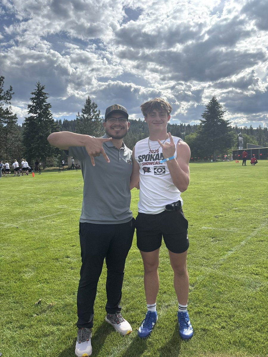 NicoPanelli2323's tweet photo. After an amazing conversation with @Coach_Avina I’m very excited and blessed to have received my 2nd college offer from Eastern Oregon University🙏 @eoumountaineers  Go Mountaineers! @CoachTaylorEOU @CoachPiperr @marner_28 @carllaGronejr @PrepRedzoneNV https://t.co/cabeP9k7ZD
