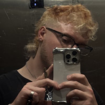 void ☾ tweet media