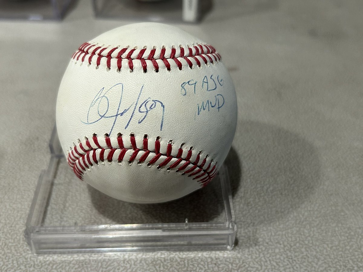 cardguymike1's tweet photo. CGMStackSale ($1 pwe $6 bmwt $10 big items)

All RT, Tags, Takes  and offers appreciated 

Bo Jackson signed baseball $200 https://t.co/QtSBbVDvrB