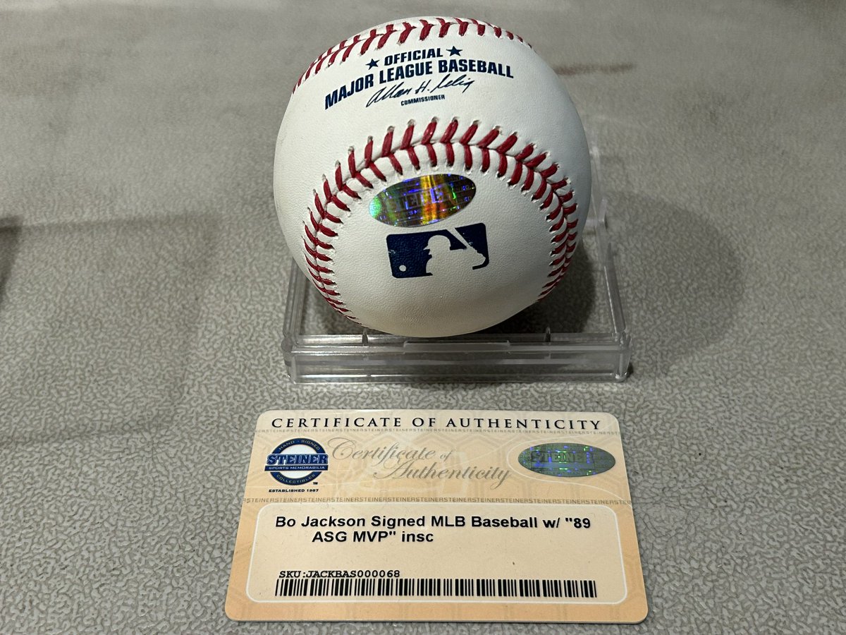 cardguymike1's tweet photo. CGMStackSale ($1 pwe $6 bmwt $10 big items)

All RT, Tags, Takes  and offers appreciated 

Bo Jackson signed baseball $200 https://t.co/QtSBbVDvrB