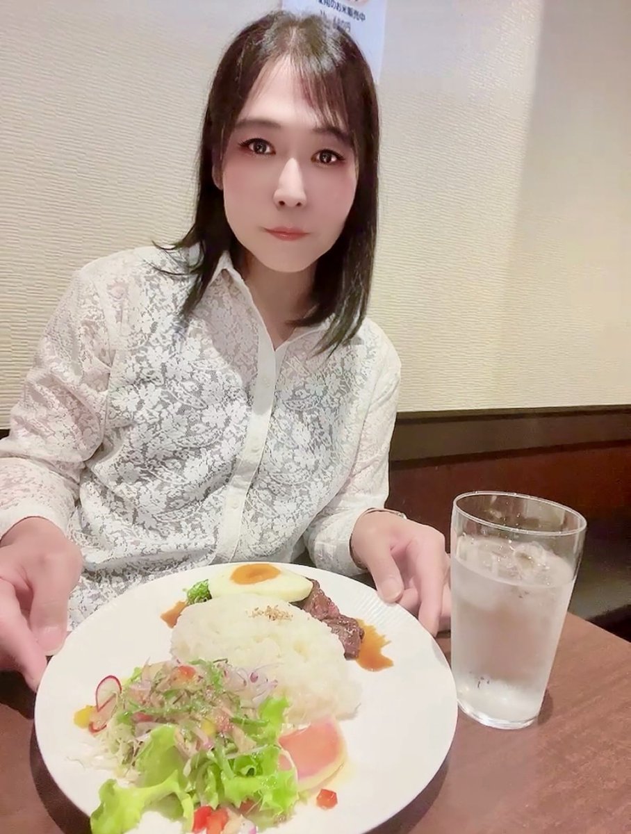 youming_mtf3's tweet photo. 映画館に行く前に近場でランチしました🍽️
口コミを頼りにw

夜は居酒屋で昼はランチ営業の店だけど
結構かわいいプレートが来た♪

デザートをサービスしてくれたり
店員さんみんな元気で愛想良くて
ステキなお店でした✨ https://t.co/Ky8rZx5RBS