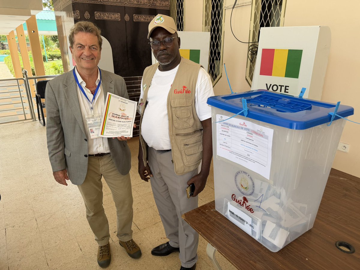 PascalDrouhaud's tweet photo. La #Guinée 🇬🇳 est en train de tourner la page de la transition. Retour sur la mission d’Observation internationale des élections législatives et communales en #Guinée 🇬🇳 à laquelle je participais, du bureau de vote à la soirée électorale à la @DgeGuinee 🇬🇳 . @Presidence_gn 🇬🇳 @Guineenews  @AmbaGnFrPtIl