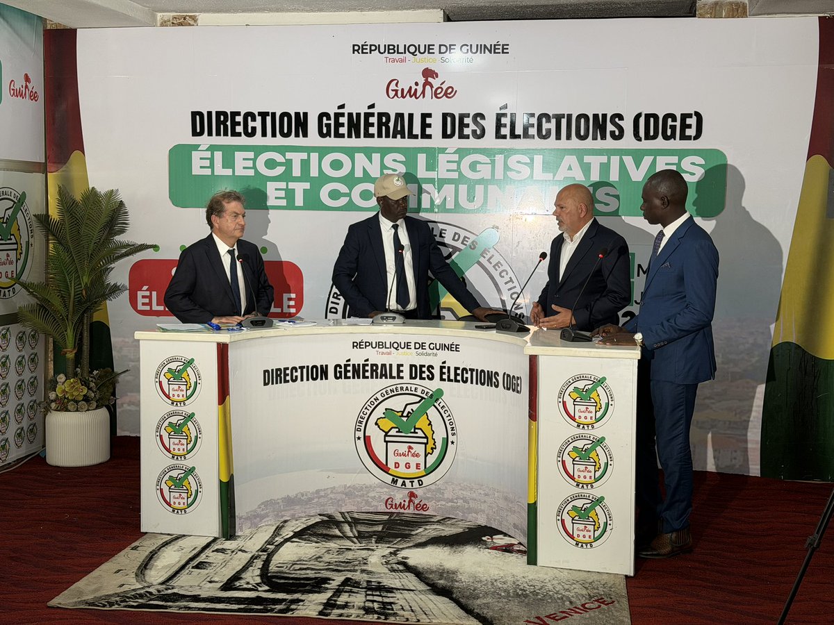 PascalDrouhaud's tweet photo. La #Guinée 🇬🇳 est en train de tourner la page de la transition. Retour sur la mission d’Observation internationale des élections législatives et communales en #Guinée 🇬🇳 à laquelle je participais, du bureau de vote à la soirée électorale à la @DgeGuinee 🇬🇳 . @Presidence_gn 🇬🇳 @Guineenews  @AmbaGnFrPtIl