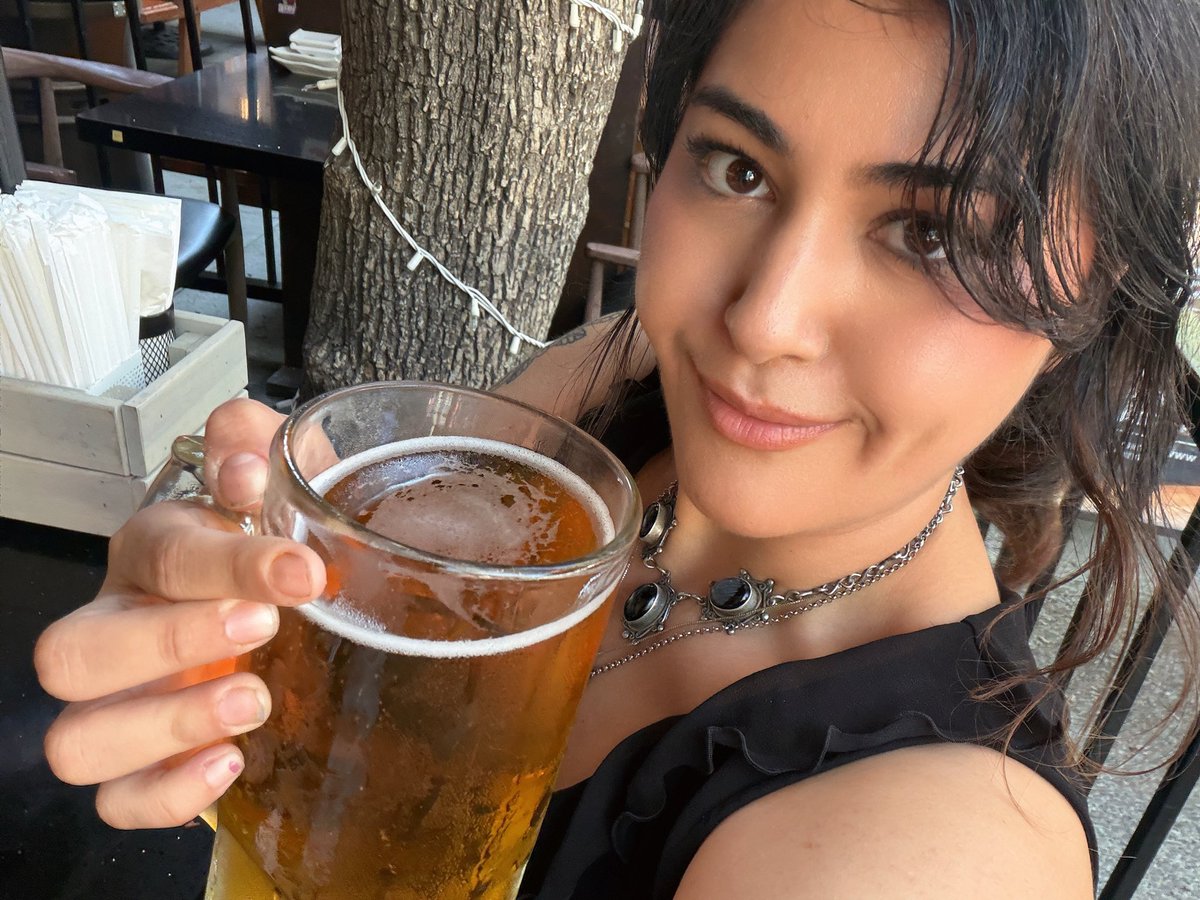 delusionalbebe's tweet photo. having a beer, would you have one with me? if you want to buy me one I’ll send you a private video in the bathroom https://t.co/HKxVEWQvMn