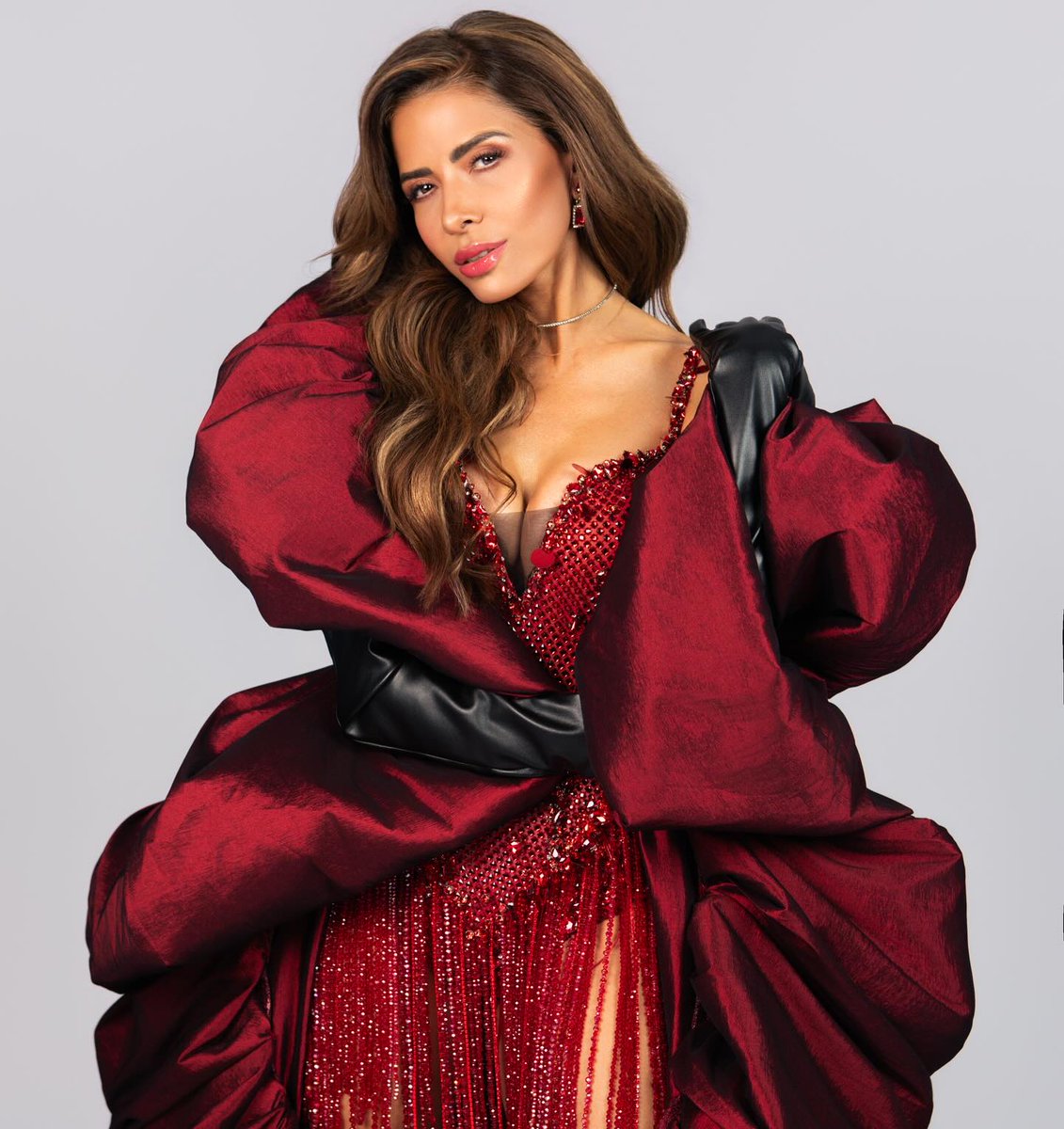 TribuUniversal's tweet photo. 🤟🏻 Gloria Trevi para All-Access Música.
🎵Muy pronto saldrá el tema de #Intensamente, dónde colaboró junto a sus dos hijos.
🎵Ya tiene grabado y compuestos algunos temas para su próximo álbum. https://t.co/FBL5qFNAMZ