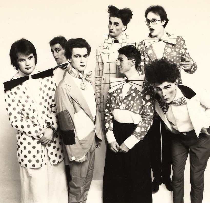 frenzdotcom's tweet photo. Split Enz visually stunning. 1975. (Enz Archives , Kalorama) https://t.co/8H20BnX1vi
