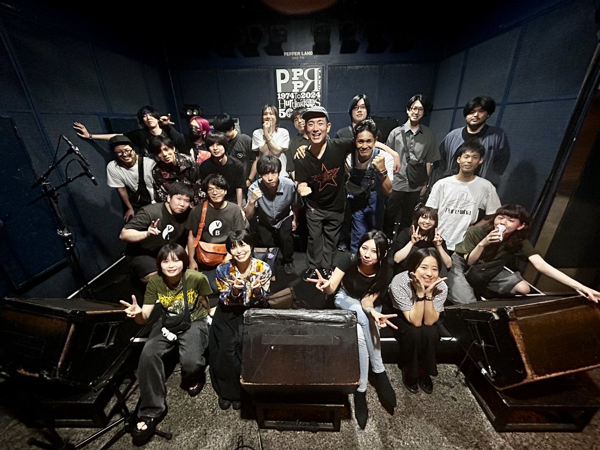 talking_miles's tweet photo. ピンクナイト、ペパーランドのブッキングライブ共に全然違う最高な夜🍻ALONESのライブもAGGSのライブもその場で音楽を楽しむのも全部楽しかった❗️関わってくれた皆様、ありがとうございました！ https://t.co/pgfUNoxERw