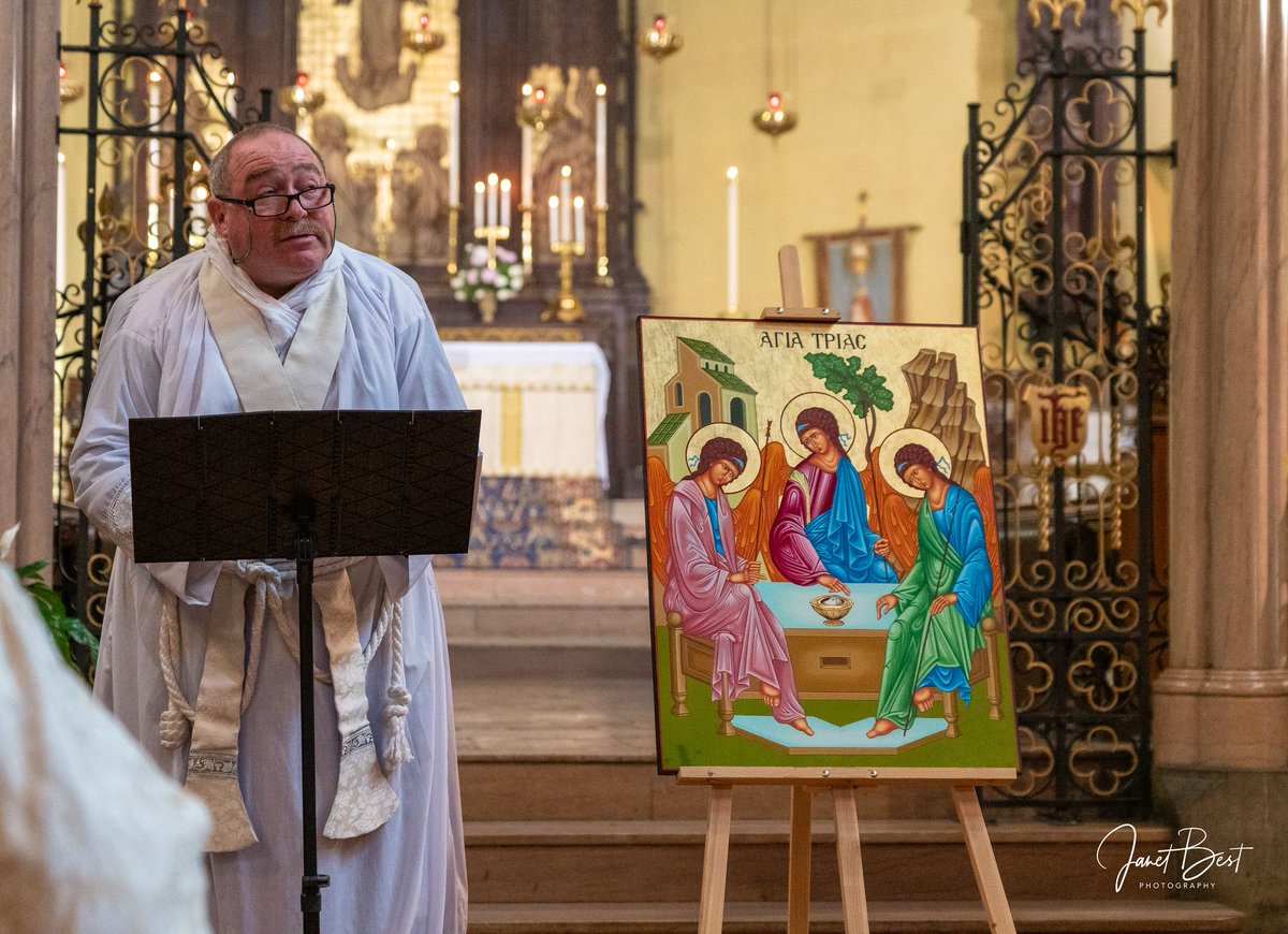 redroofmtl's tweet photo. 🕯️ THE OCTAVE DAY OF PENTECOST COMMONLY CALLED TRINITY SUNDAY 🕯️

Blessed be the holy Trinity, and the undivided Unity: we will confess him, because he hath shewed his mercy upon us. O Lord our Governour: how excellent is thy Name in all the world. https://t.co/LjevKYd3XW