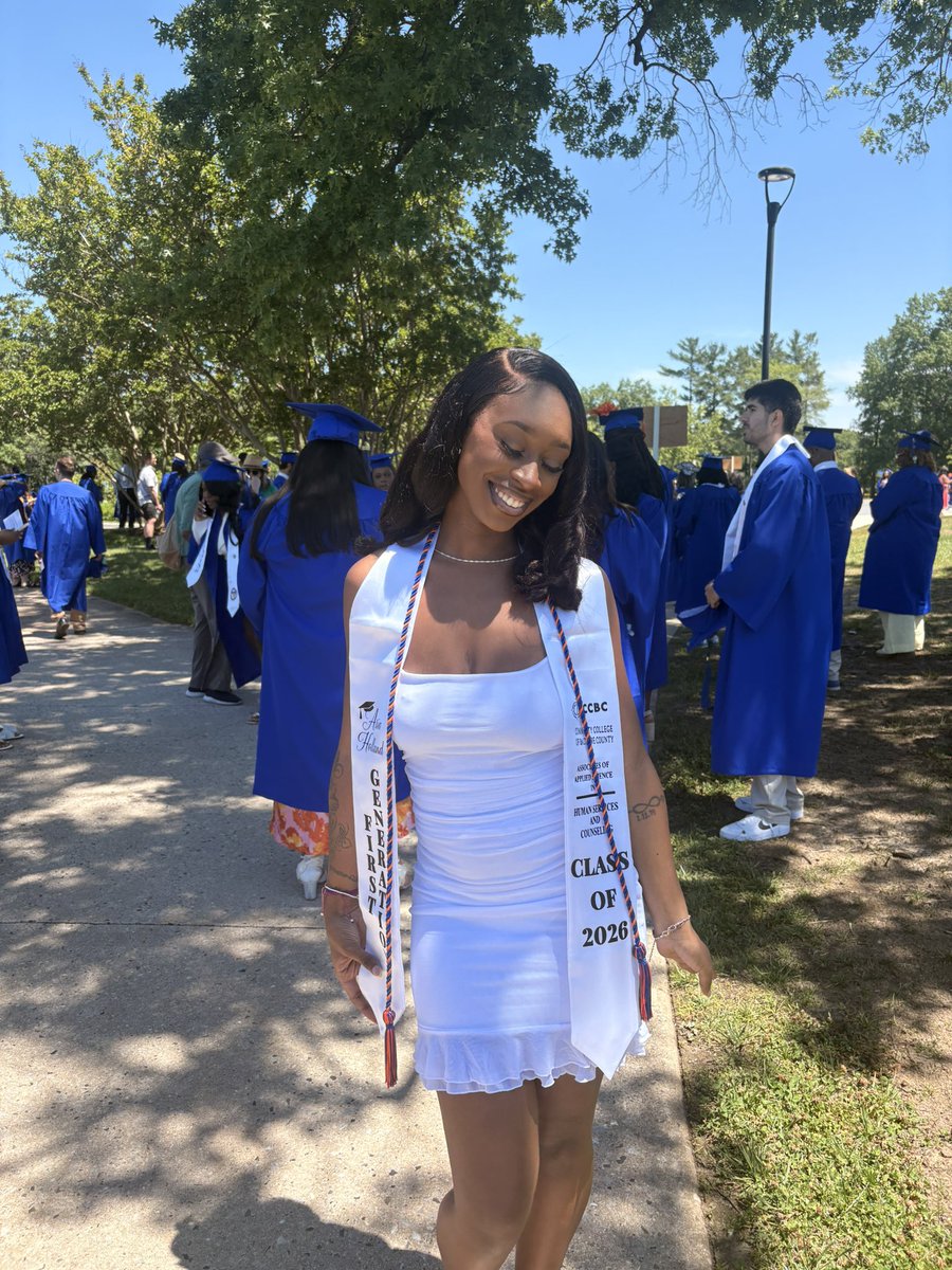 MadeIn_Asiaa's tweet photo. Thanking God for being there every step of the way 🤍 Finally did it 🥳👩🏽‍🎓 https://t.co/ryYELDnke8