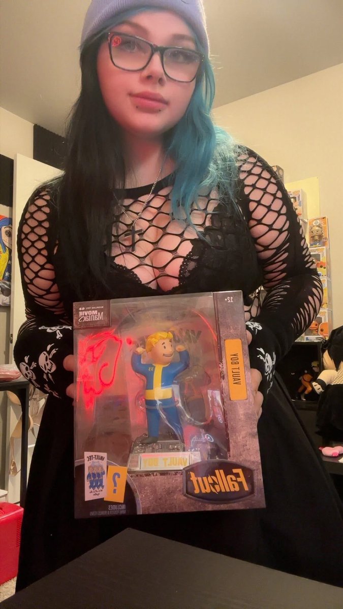 reyaerror's tweet photo. Chubby gamer girls for the win! https://t.co/ZZjS5pD1Z1