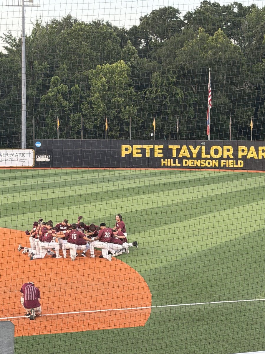 LightMinistries's tweet photo. A most excellent evening to win a NCAA Regional Championship in Hattiesburg. GO Trojans!! https://t.co/j8x9JrlrVf