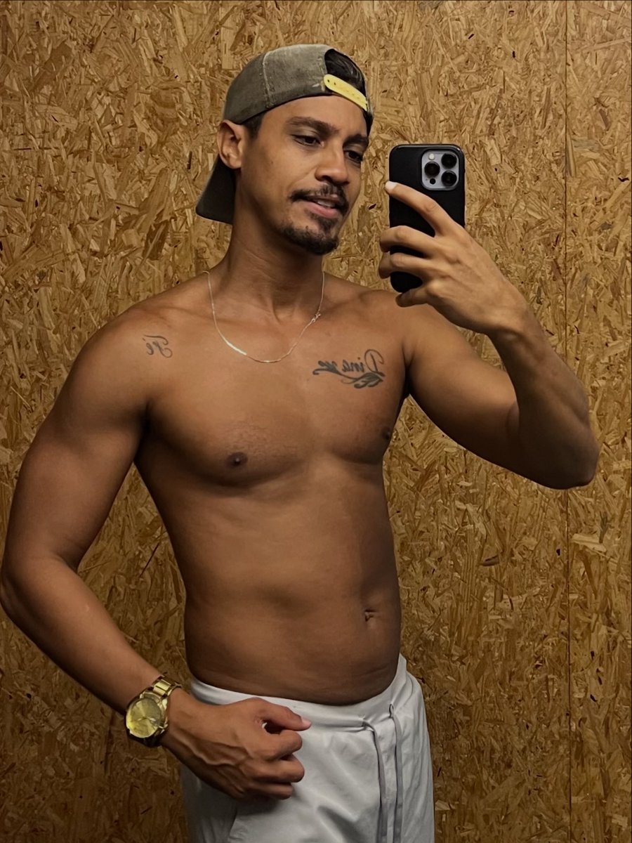 edneibcc12's tweet photo. Estou em uma fase em que sinto Deus em todas as coisas. É como se houvesse uma voz sempre repetindo: “Filho, apenas continue. Não pare e nem olhe para trás. Confie em mim. Estou te preparando pra algo muito maior do que você imagina.” https://t.co/mhMp2qcjEU