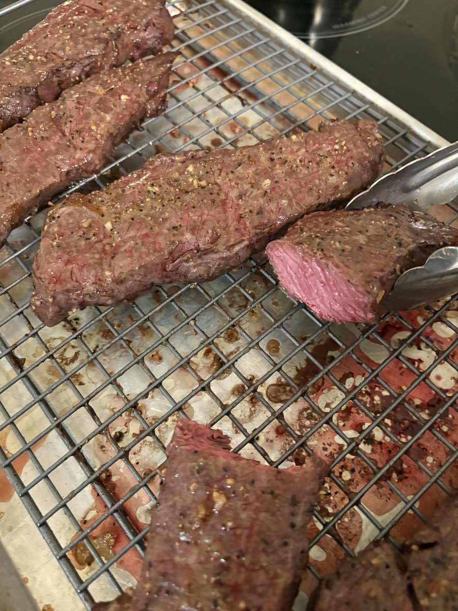 beatytc's tweet photo. 🍖 Steak night!

Grade this steak, perfect or nah?

Cooked these in the broiler on a rack — quick, easy, and no grill needed.

How do you like your steak? 👇

#Steak #HomeCooking #OvenBroiler #MediumRare #HawaiiEats #Aloha https://t.co/SIugFSmxDT