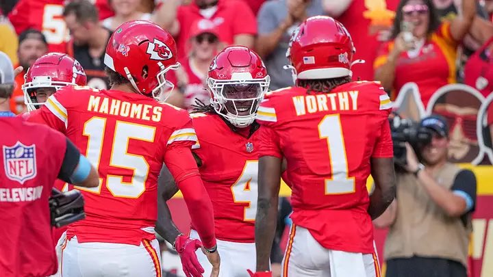 DomForce182's tweet photo. Crazy hypothetical:

Mahomes + Rice + Worthy 
for 
Burrow + Chase + Higgins

Mahomes would be a massive loss. But you plug the Bengals trio with the Chiefs coaching, o-line, Kelce, and K9.

Which trio wins more games for the Chiefs? https://t.co/WaFFXtooJu