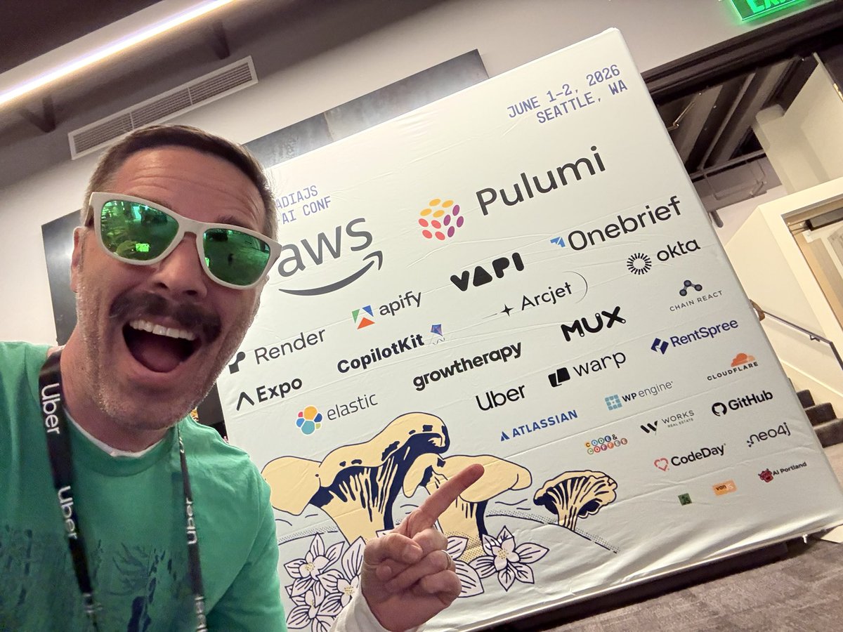 crtr0's tweet photo. It's happening!!! #CascadiaJS https://t.co/00IIiPXOxs