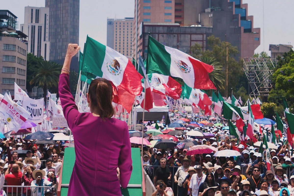 arlinmedrano_'s tweet photo. Desde la Ciudad de México, Caracas, La Habana, Bogotá y São Paulo, la patria se defiende. Que se escuche fuerte en Washington: América Latina no pide permiso para existir ni para decidir su destino.

Decidí asistir hoy porque entiendo que ningún pueblo construye su futuro bajo tutela ajena. 

#ClaudiaDaResultados