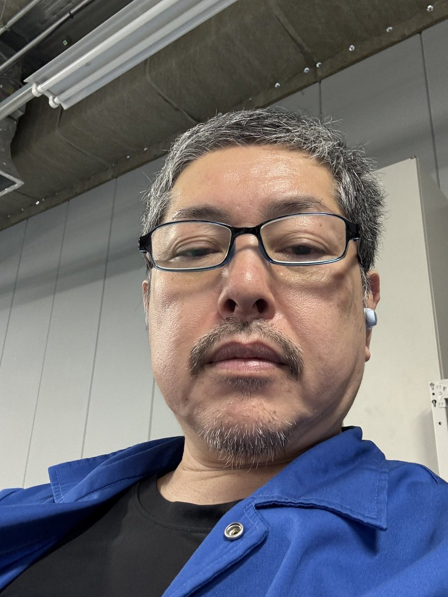 Savex43's tweet photo. 会社に1泊2日😴
心療内科の薬の安定剤を飲んで💊
どうにか３時間ぐらい寝れるようになりました👍
でも起きると何故か汗だく💦
２時間早く起きて涼んでおります🌬️
今日の僕の部署は1人☝️自由自由自由🗽
さっさと終わらして
さっさと帰りましょう
働いてきまーす٩( 'ω' )و https://t.co/LUpFBnsLIu