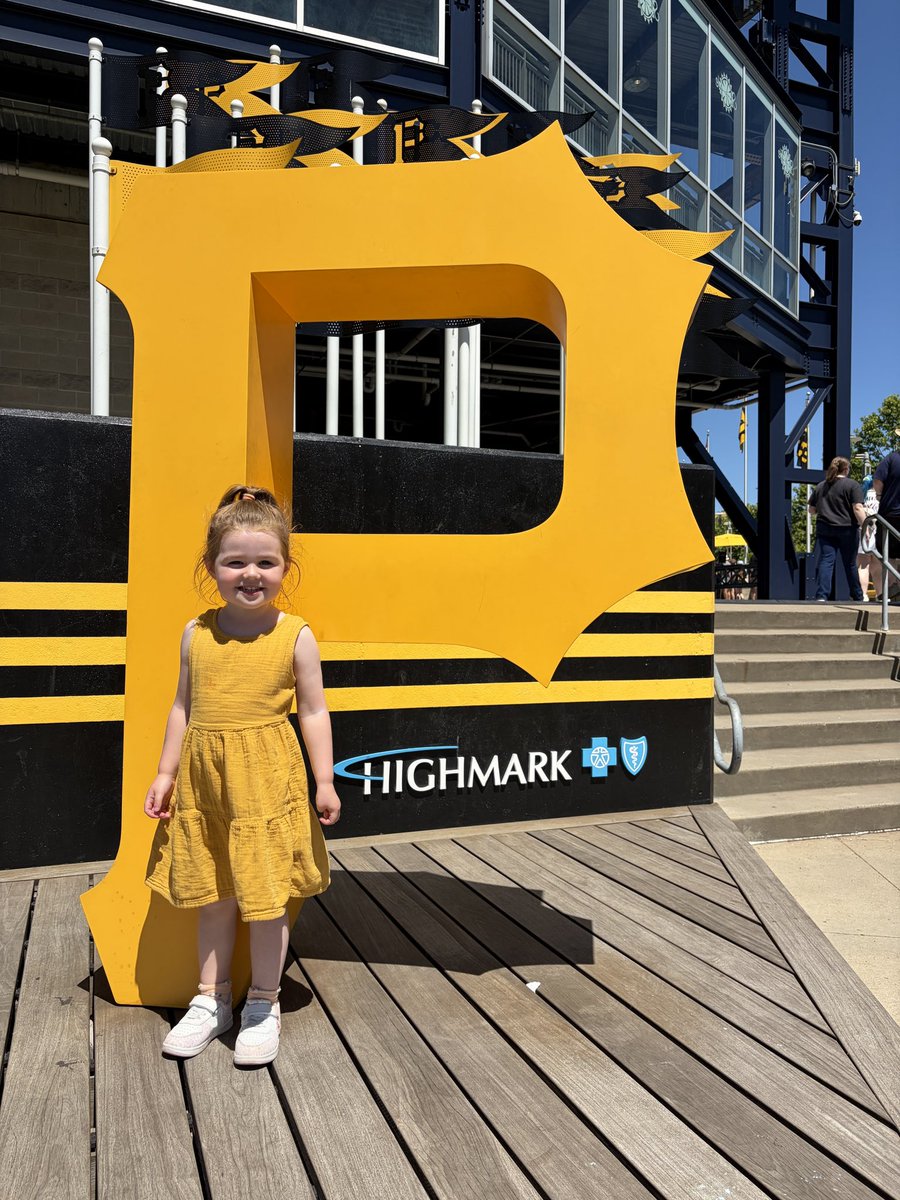 ScottSwegan's tweet photo. Beautiful weekend in Pittsburgh! 

Kennedy and Kamille had a blast at their first @Pirates game today! https://t.co/nSSDU5F9Pa