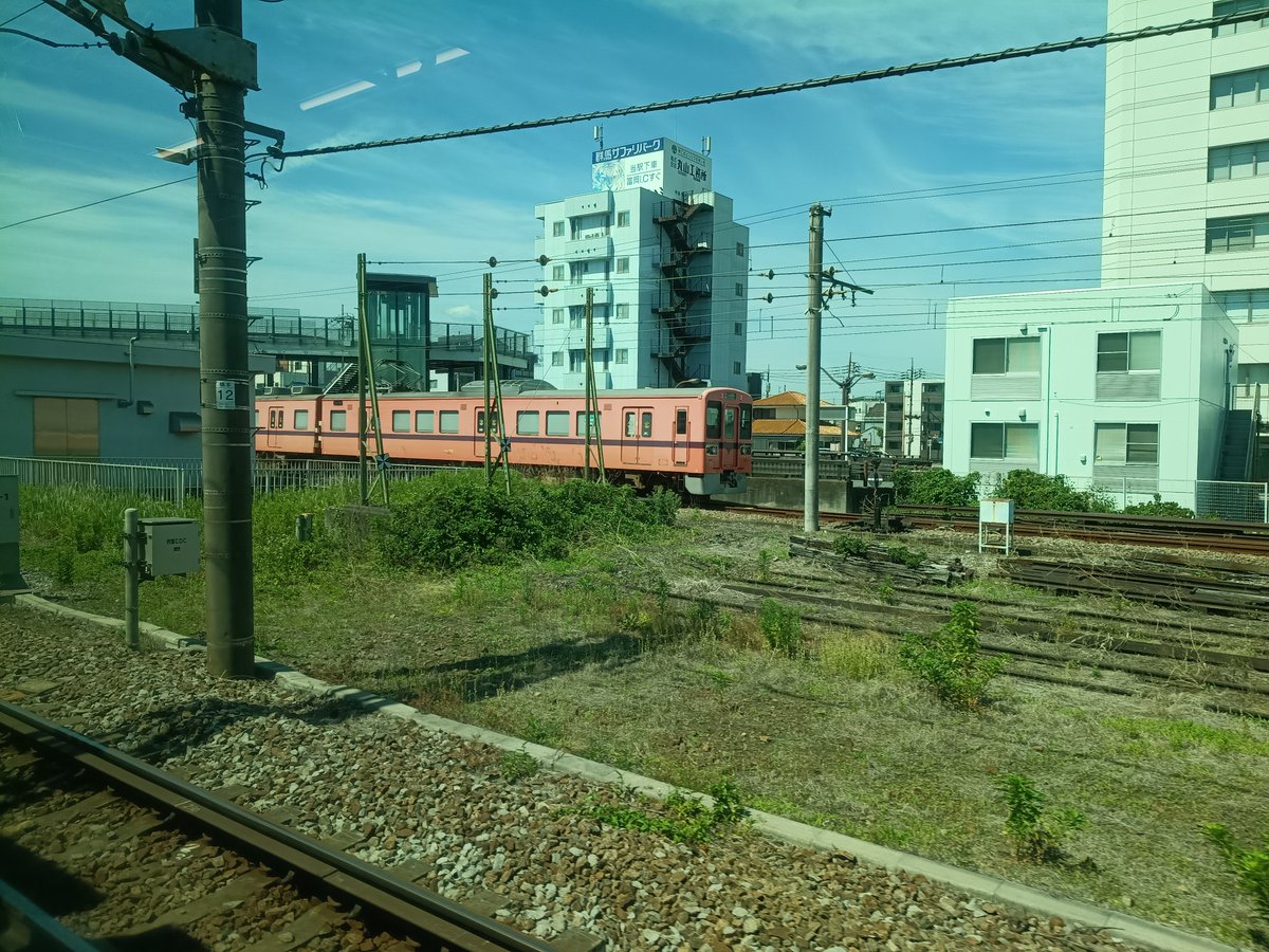 vanity_guilty's tweet photo. と、思ったがこの後予定があるので、停車中のHB-E220の車内を確認後、湘南新宿ラインなう。

('ω') 

此奴、窓から外が見える2人掛けの椅子とか悪くないねぇ〜

時間があったら高麗川まで行きたいね https://t.co/9oETSZs64h