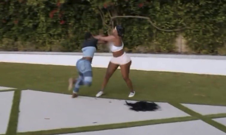 Mccandyland's tweet photo. Ivori beat dolly ass lmfaooo #BaddiesUSAChapterTWO #baddiesUSA https://t.co/4PVm2PTP1t