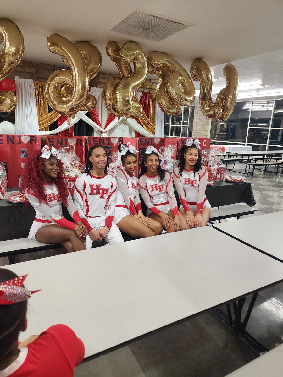HFVikingCheer's tweet photo. Congratulations to our Seniors!!! You will be missed😍💖💯💪🏾 https://t.co/zgXg68ZlPn