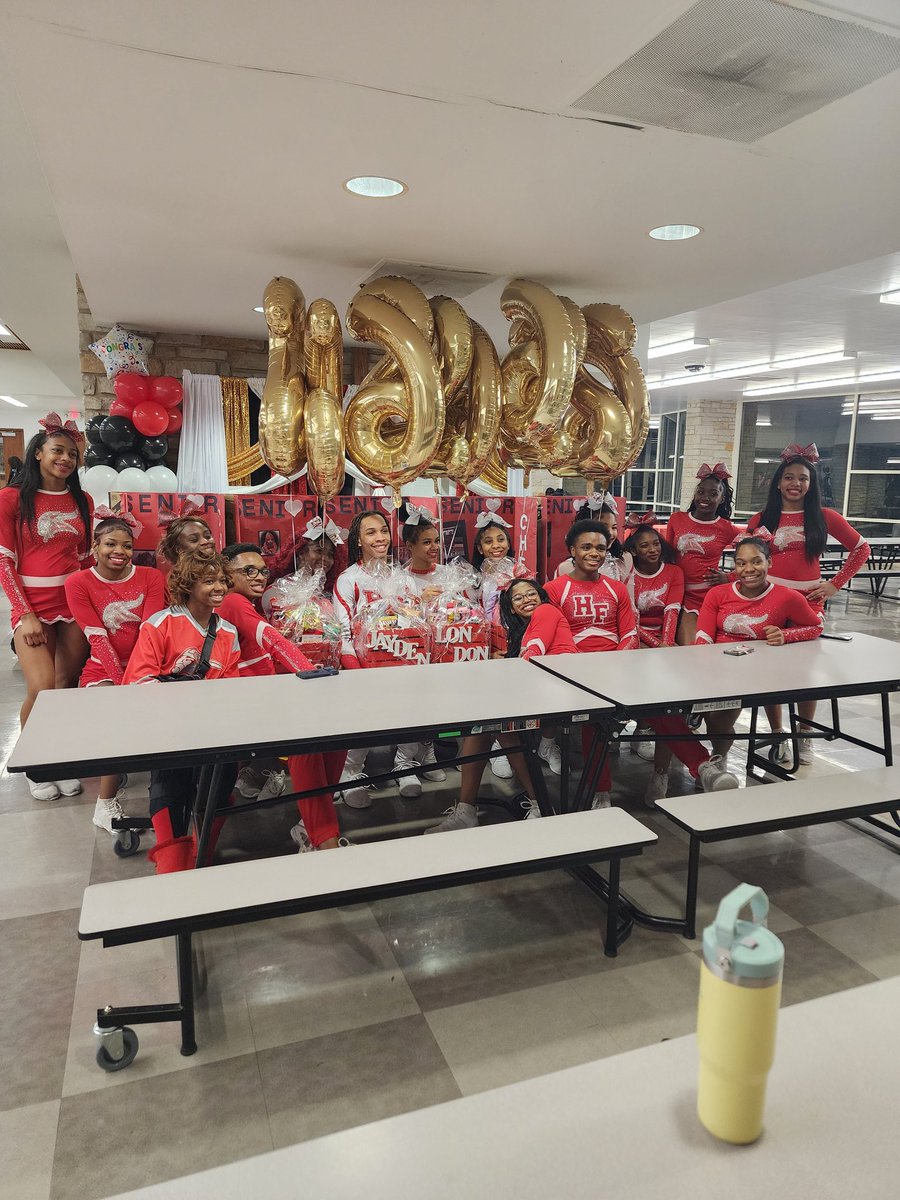 HFVikingCheer's tweet photo. Congratulations to our Seniors!!! You will be missed😍💖💯💪🏾 https://t.co/zgXg68ZlPn
